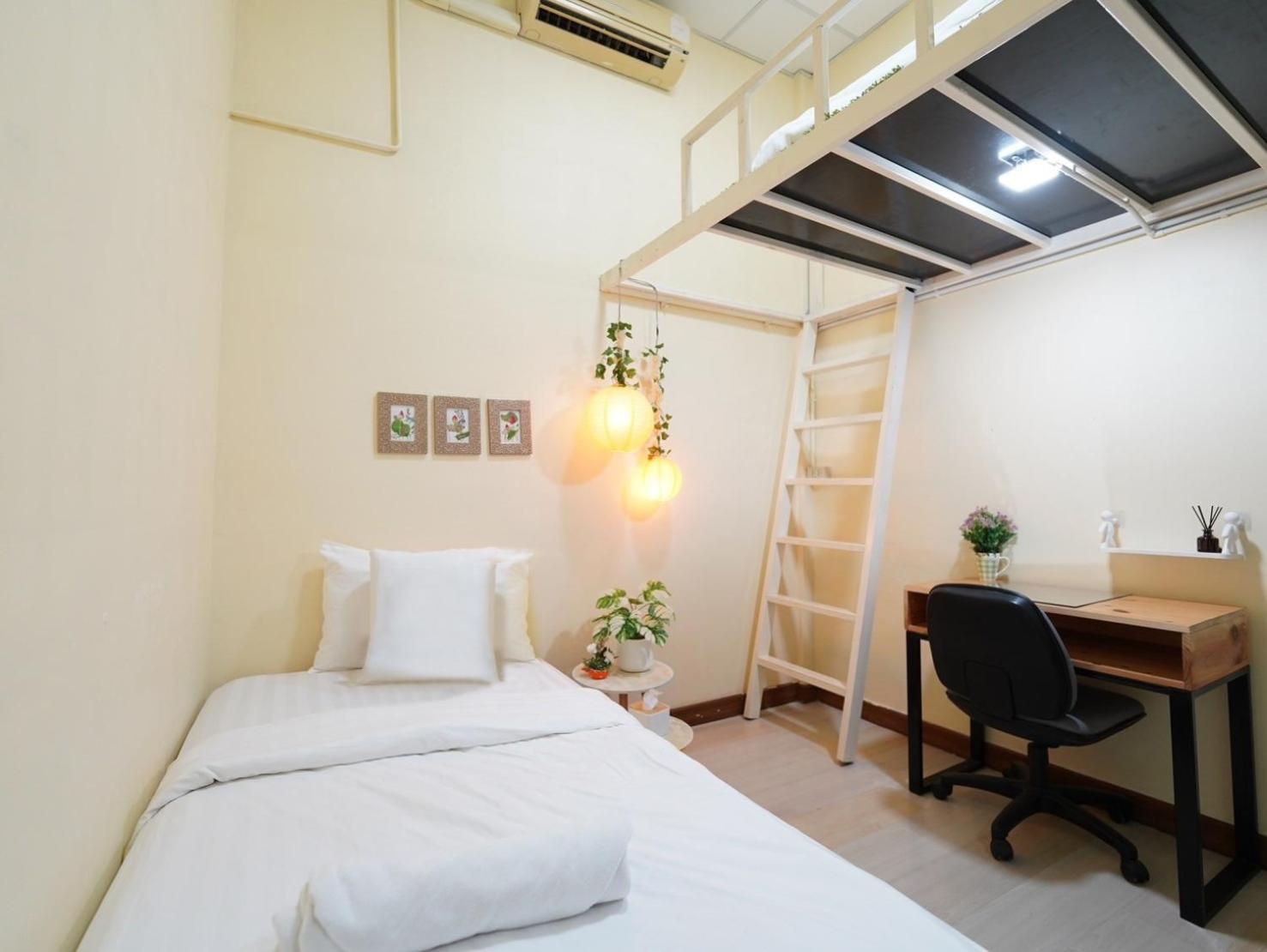 Hostel Ez Sleep @ Ratchada 19 Bangkok Exterior foto