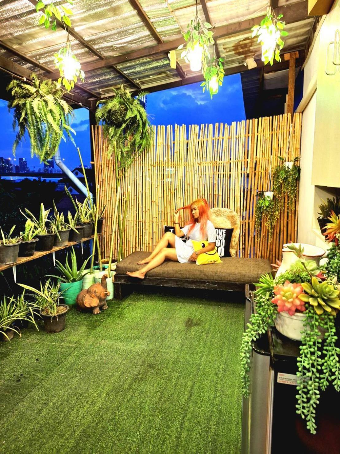 Hostel Ez Sleep @ Ratchada 19 Bangkok Exterior foto